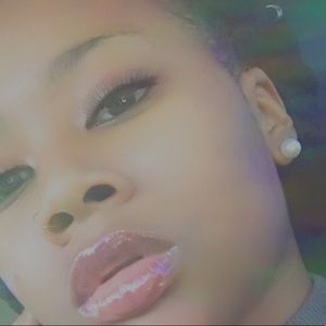 Meet your Posher, Dyshaneka